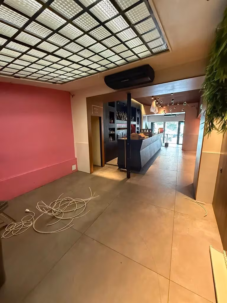 Local commercial 86 m² — 144 Rue Oberkampf, 75011 Paris