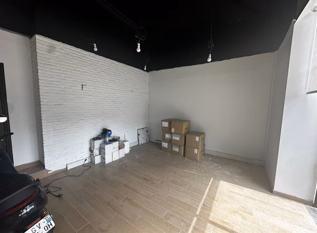 Local commercial 73 m² — 2 Place Armand Carrel, 75019 Paris